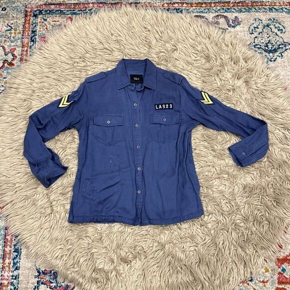 Rails Ka­to Mil­i­tary Shirt worn by Deb­bie Gal­lagher (Em­ma Ken­ney) in Shame - Picture 2 of 10